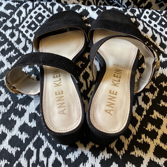 Anne Klein Black Sandal with Side Buckle and iflex sole.- Size 8M. 2.5 inch heel - Picture 2 of 7